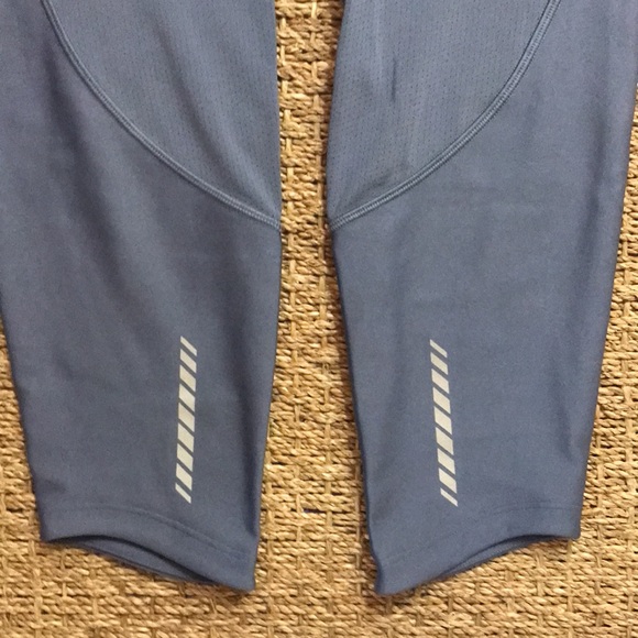 Under Armour leggings from the Running Room, 15.5” waist and 35.5” long - Picture 6 of 9